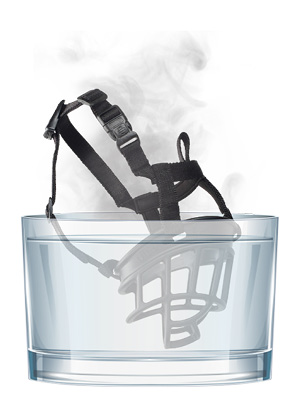 Ponořený náhubek Baskerville do vody o teplotě 70–80 °C